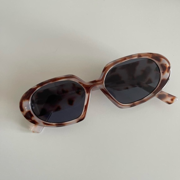 Retro Morden Tortoise Sunglasses - Picture 3 of 3